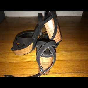 Lulus high heel black and wooden